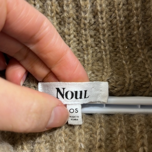 Oversized Knit Wide Sleeve Wool-blend Turtleneck Sweater Jumper | Size OS - Picture 2 of 6